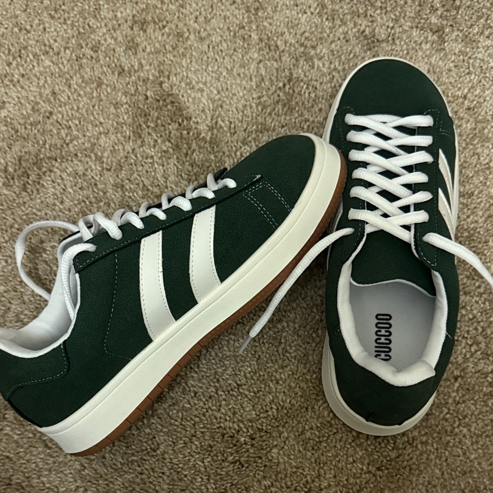 CUCCOO Women's Green and White Sneakers
Never been worn and new.